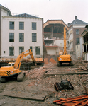 842263 Afbeelding van de sloopwerkzaamheden aan de achterzijde van het Stadhuis (Stadhuisbrug 1) op de Korte ...